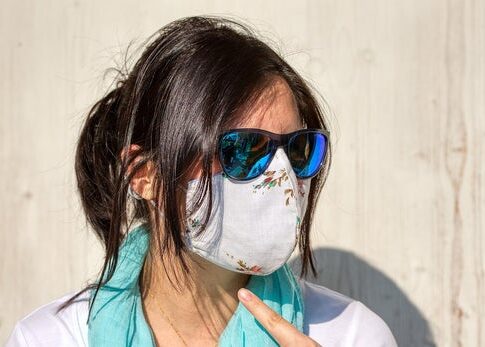 How to avoid glasses fogging up when wearing a mask