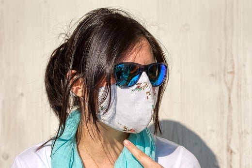 How to avoid glasses fogging up when wearing a mask